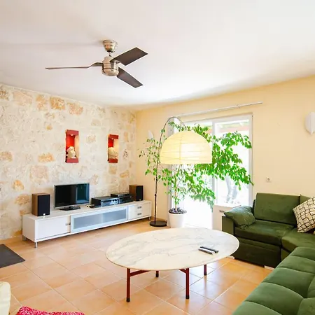 Villa Stone Clad La Maison P *