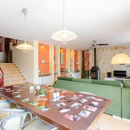 Villa Stone Clad La Maison P